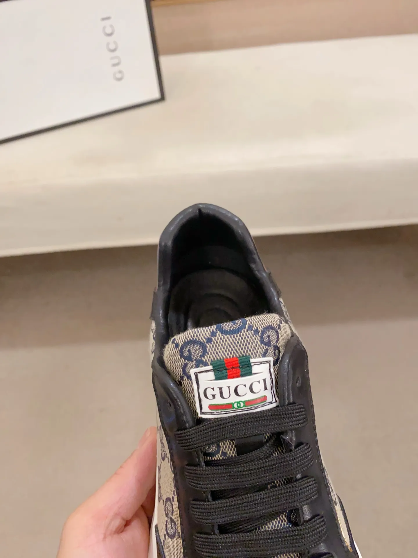 Men's shoes💰 420💰The new GUCCI (Gucci) counters are launched simultaneously. The new men's shoes, 😘fabrics are selected from imported cowhide, and the lining is sheepskin lining. 👍🏿 High-end ☄️ air-cushion molded anti-slip rubber outsole, exquisite lines, simple and elegant, comfortable and high-end for leisure travel. Code number: 38 to 44 (45 can be customized and cannot be returned or exchanged)